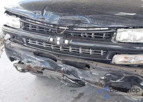 2003 Chevrolet Suburban 1500 Z71 из США, поврежденный, VIN 3GNFK16TX3G132587